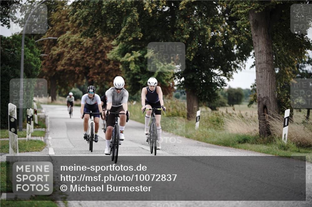30.08.2026 - Elbe Triathlon Hamburg Michael Burmester http://msf.ph/oto/10072837 30.08.2026 10:24:10 Radfahren 602, 735, 775, 793, 814, 822, 905, 914, 936, 941 meine-sportfotos.de