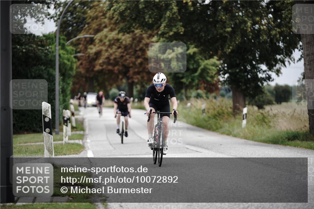 30.08.2026 - Elbe Triathlon Hamburg Michael Burmester http://msf.ph/oto/10072892 30.08.2026 10:25:18 Radfahren 587, 693, 696, 800 meine-sportfotos.de