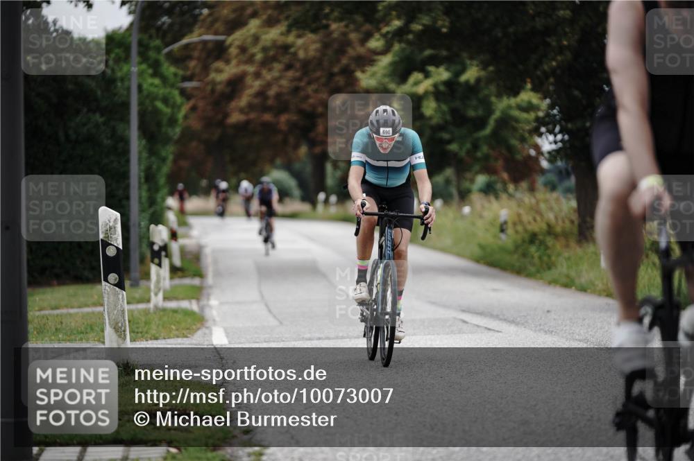30.08.2026 - Elbe Triathlon Hamburg Michael Burmester http://msf.ph/oto/10073007 30.08.2026 10:27:49 Radfahren 690, 713, 855 meine-sportfotos.de