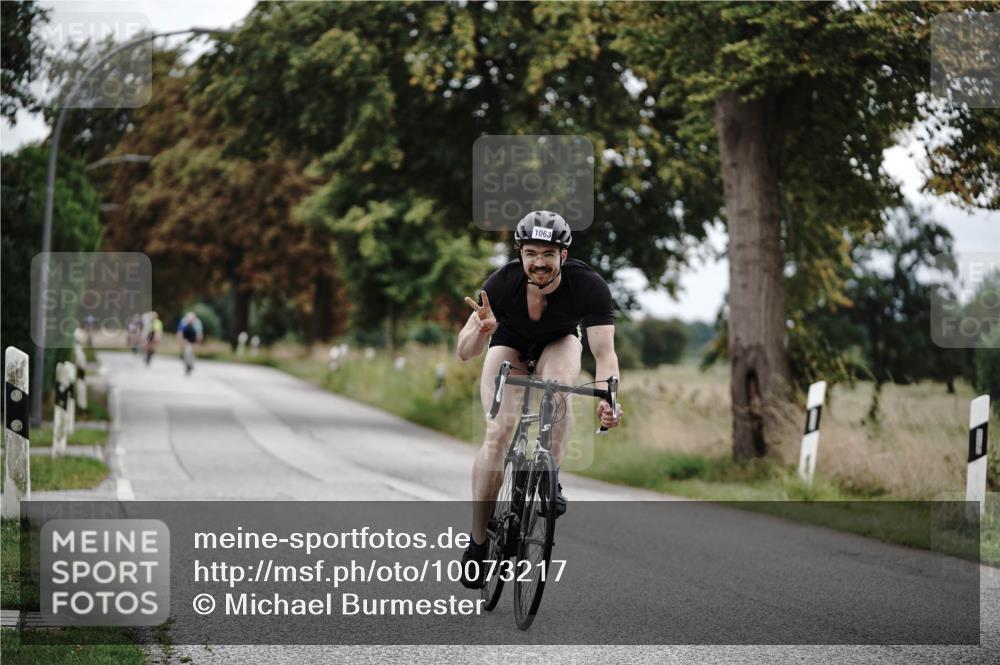 30.08.2026 - Elbe Triathlon Hamburg Michael Burmester http://msf.ph/oto/10073217 30.08.2026 10:30:57 Radfahren 1004, 1063 meine-sportfotos.de