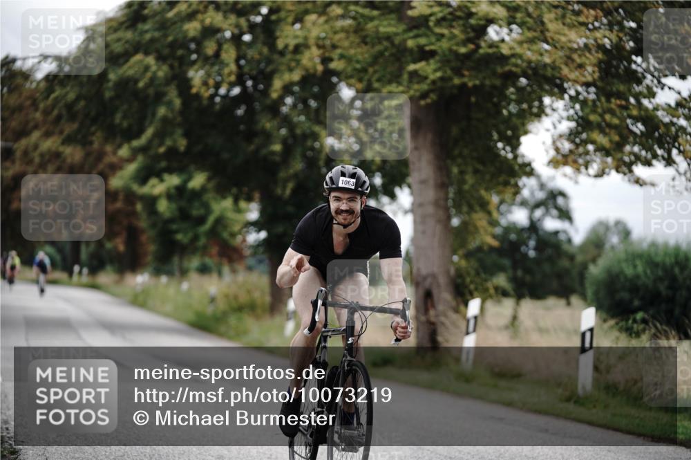 30.08.2026 - Elbe Triathlon Hamburg Michael Burmester http://msf.ph/oto/10073219 30.08.2026 10:30:57 Radfahren 1004, 1063 meine-sportfotos.de