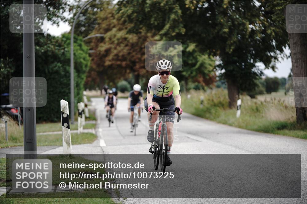 30.08.2026 - Elbe Triathlon Hamburg Michael Burmester http://msf.ph/oto/10073225 30.08.2026 10:31:06 Radfahren 646, 648, 833, 880, 944, 1099 meine-sportfotos.de