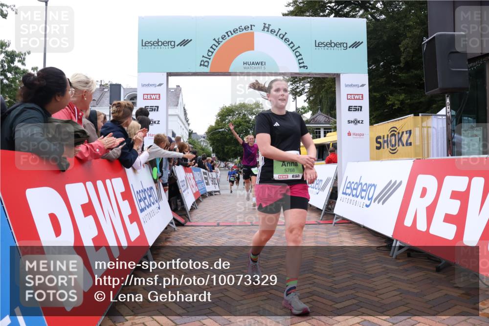 30.08.2026 - Blankeneser Heldenlauf Lena Gebhardt http://msf.ph/oto/10073329 30.08.2026 10:19:14 Ziel 5004, 5719, 5768, 5846 meine-sportfotos.de