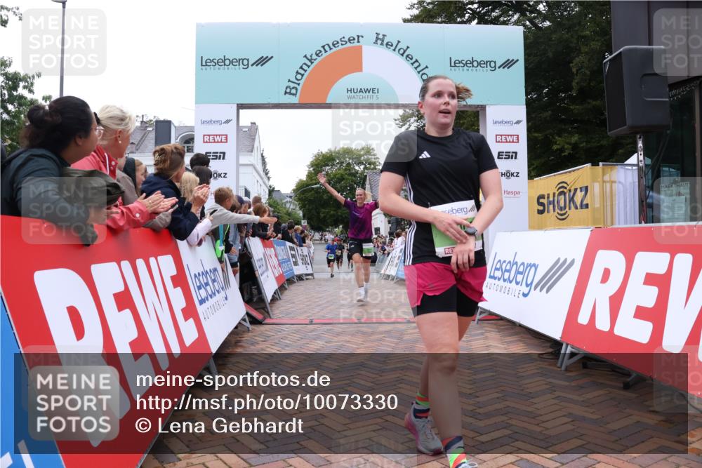 30.08.2026 - Blankeneser Heldenlauf Lena Gebhardt http://msf.ph/oto/10073330 30.08.2026 10:19:15 Ziel 5004, 5719, 5768, 5846 meine-sportfotos.de