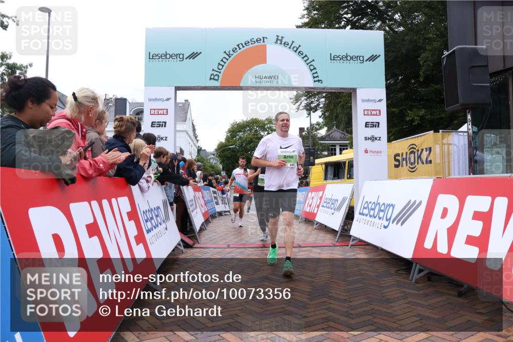 30.08.2026 - Blankeneser Heldenlauf Lena Gebhardt http://msf.ph/oto/10073356 30.08.2026 10:19:34 Ziel 5110, 5532, 5534, 5545, 5776 meine-sportfotos.de
