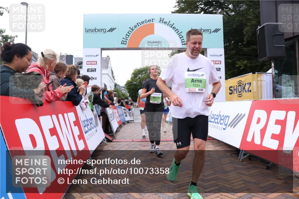 30.08.2026 - Blankeneser Heldenlauf Lena Gebhardt http://msf.ph/oto/10073358 30.08.2026 10:19:35 Ziel 5110, 5205, 5532, 5534, 5545, 5776 meine-sportfotos.de