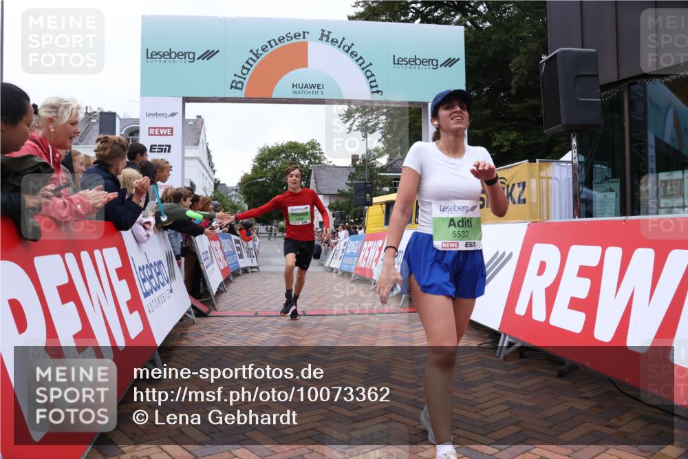 30.08.2026 - Blankeneser Heldenlauf Lena Gebhardt http://msf.ph/oto/10073362 30.08.2026 10:19:38 Ziel 5110, 5205, 5532, 5534, 5545, 5776 meine-sportfotos.de