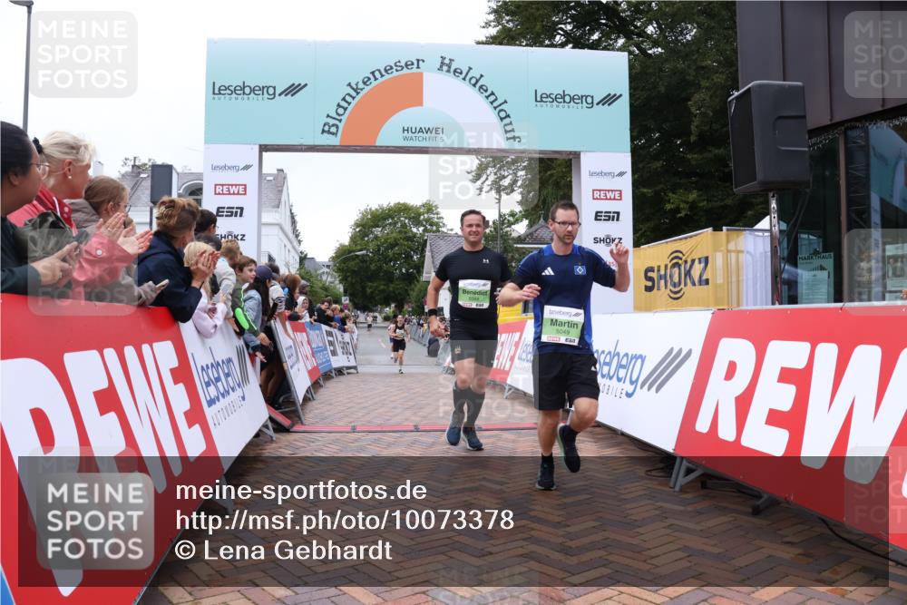 30.08.2026 - Blankeneser Heldenlauf Lena Gebhardt http://msf.ph/oto/10073378 30.08.2026 10:20:06 Ziel 5049, 5088, 5426 meine-sportfotos.de