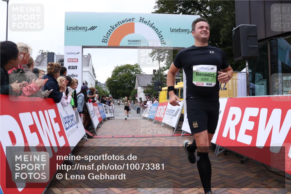 30.08.2026 - Blankeneser Heldenlauf Lena Gebhardt http://msf.ph/oto/10073381 30.08.2026 10:20:07 Ziel 5049, 5088, 5426 meine-sportfotos.de