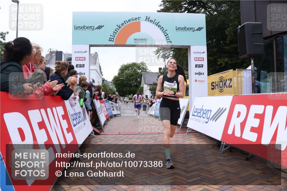 30.08.2026 - Blankeneser Heldenlauf Lena Gebhardt http://msf.ph/oto/10073386 30.08.2026 10:20:11 Ziel 5049, 5088, 5426, 5653 meine-sportfotos.de