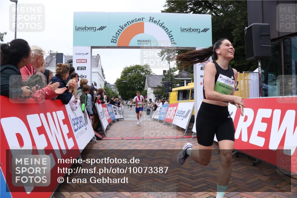 30.08.2026 - Blankeneser Heldenlauf Lena Gebhardt http://msf.ph/oto/10073387 30.08.2026 10:20:11 Ziel 5049, 5088, 5426, 5653 meine-sportfotos.de
