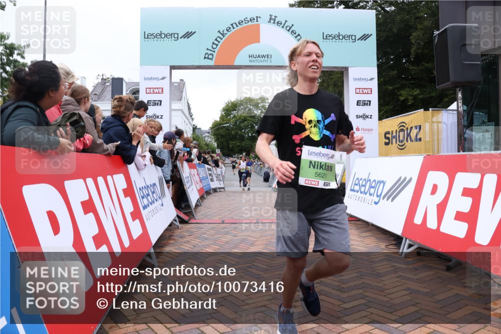 30.08.2026 - Blankeneser Heldenlauf Lena Gebhardt http://msf.ph/oto/10073416 30.08.2026 10:20:40 Ziel 5356, 5621, 5821, 5881 meine-sportfotos.de