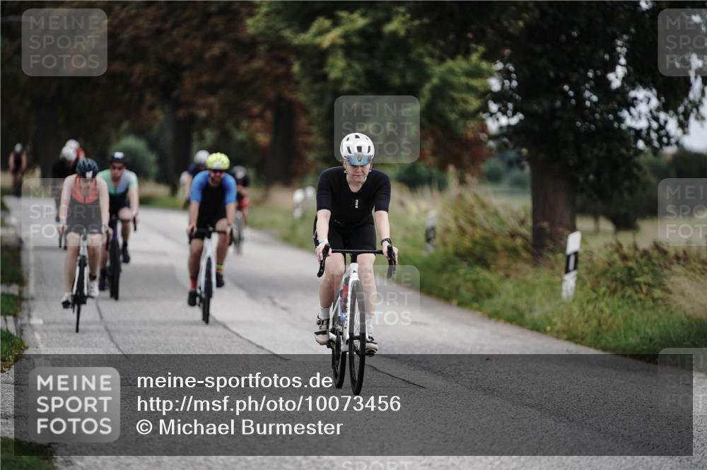 30.08.2026 - Elbe Triathlon Hamburg Michael Burmester http://msf.ph/oto/10073456 30.08.2026 10:35:36 Radfahren 697, 802, 864, 998, 1068, 1115, 1148 meine-sportfotos.de