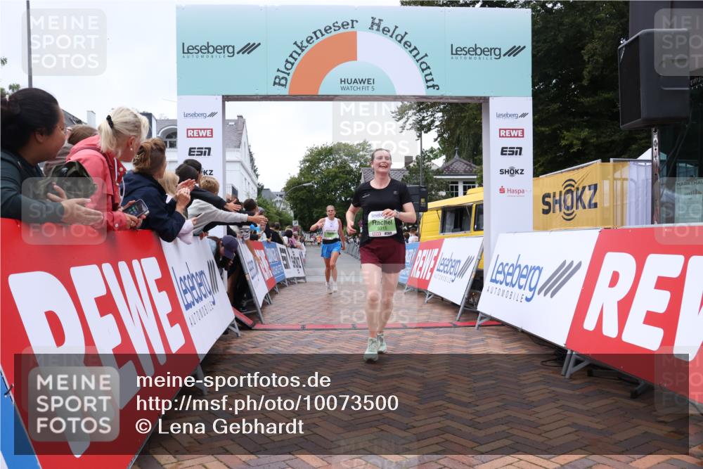 30.08.2026 - Blankeneser Heldenlauf Lena Gebhardt http://msf.ph/oto/10073500 30.08.2026 10:21:04 Ziel 5296, 5315, 5391 meine-sportfotos.de