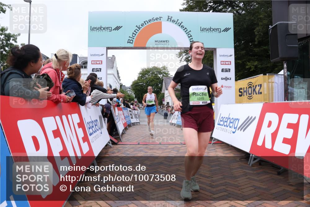 30.08.2026 - Blankeneser Heldenlauf Lena Gebhardt http://msf.ph/oto/10073508 30.08.2026 10:21:04 Ziel 5296, 5315, 5391 meine-sportfotos.de
