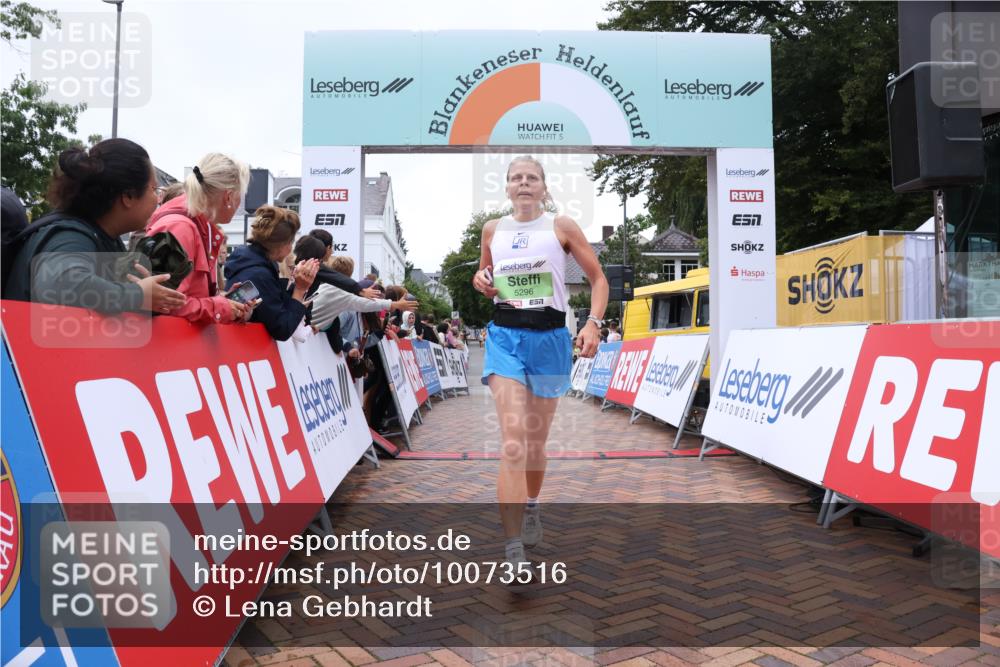 30.08.2026 - Blankeneser Heldenlauf Lena Gebhardt http://msf.ph/oto/10073516 30.08.2026 10:21:06 Ziel 5296, 5315, 5391 meine-sportfotos.de