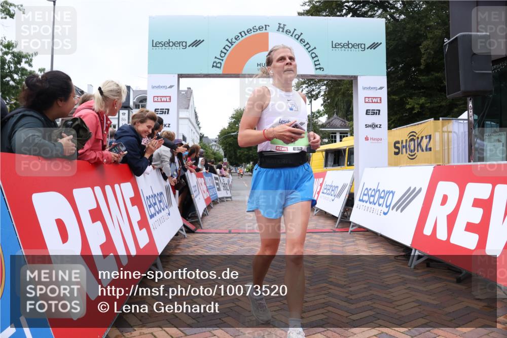 30.08.2026 - Blankeneser Heldenlauf Lena Gebhardt http://msf.ph/oto/10073520 30.08.2026 10:21:07 Ziel 5296, 5315, 5391 meine-sportfotos.de