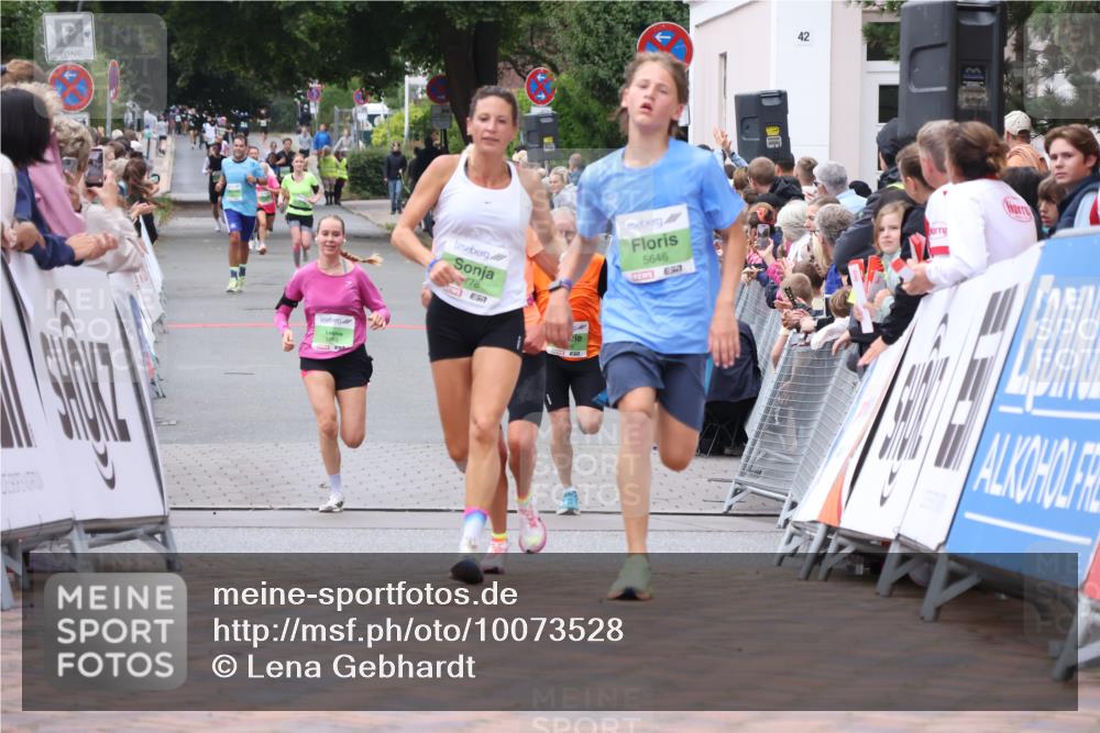 30.08.2026 - Blankeneser Heldenlauf Lena Gebhardt http://msf.ph/oto/10073528 30.08.2026 10:21:19 Ziel 5140, 5646, 5778 meine-sportfotos.de