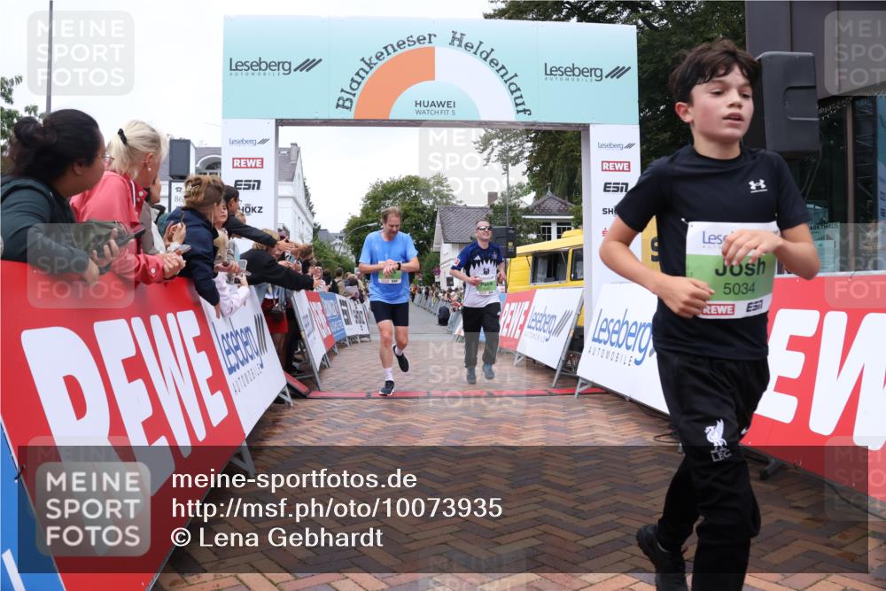 30.08.2026 - Blankeneser Heldenlauf Lena Gebhardt http://msf.ph/oto/10073935 30.08.2026 10:22:41 Ziel 5034, 5039, 5230, 5362 meine-sportfotos.de