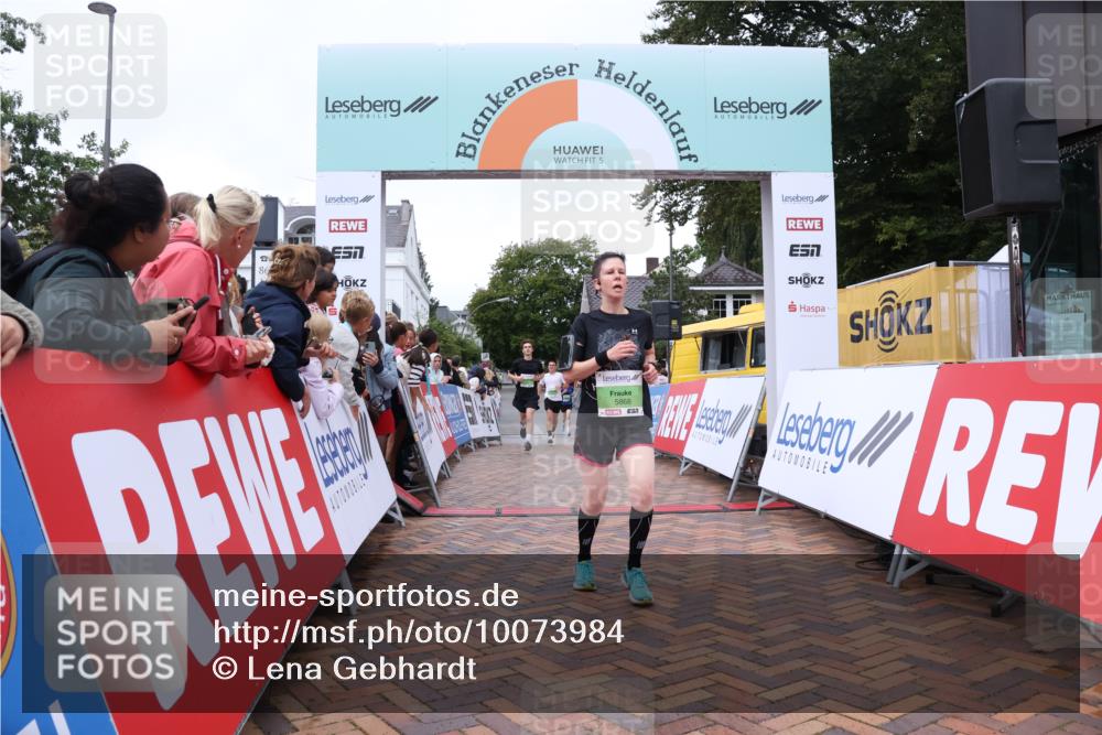 30.08.2026 - Blankeneser Heldenlauf Lena Gebhardt http://msf.ph/oto/10073984 30.08.2026 10:22:56 Ziel 5187, 5229, 5399, 5613, 5868 meine-sportfotos.de