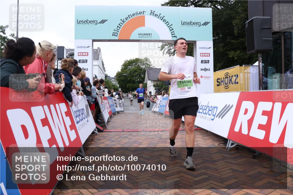 30.08.2026 - Blankeneser Heldenlauf Lena Gebhardt http://msf.ph/oto/10074010 30.08.2026 10:23:01 Ziel 5187, 5229, 5645, 5868 meine-sportfotos.de