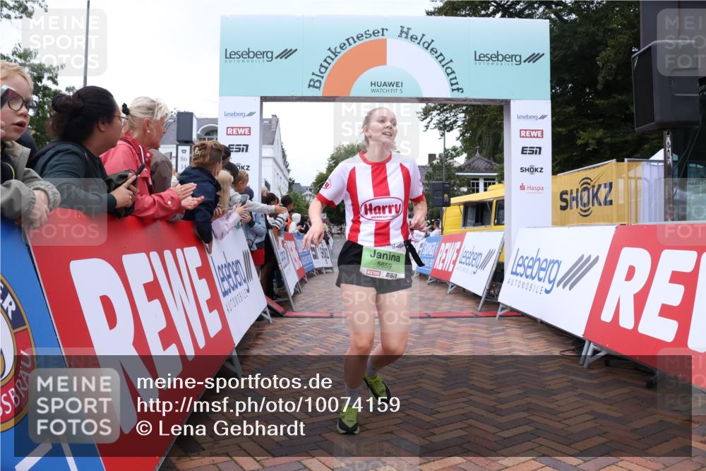 30.08.2026 - Blankeneser Heldenlauf Lena Gebhardt http://msf.ph/oto/10074159 30.08.2026 10:23:38 Ziel 5142, 5185, 5259, 5647, 5659 meine-sportfotos.de