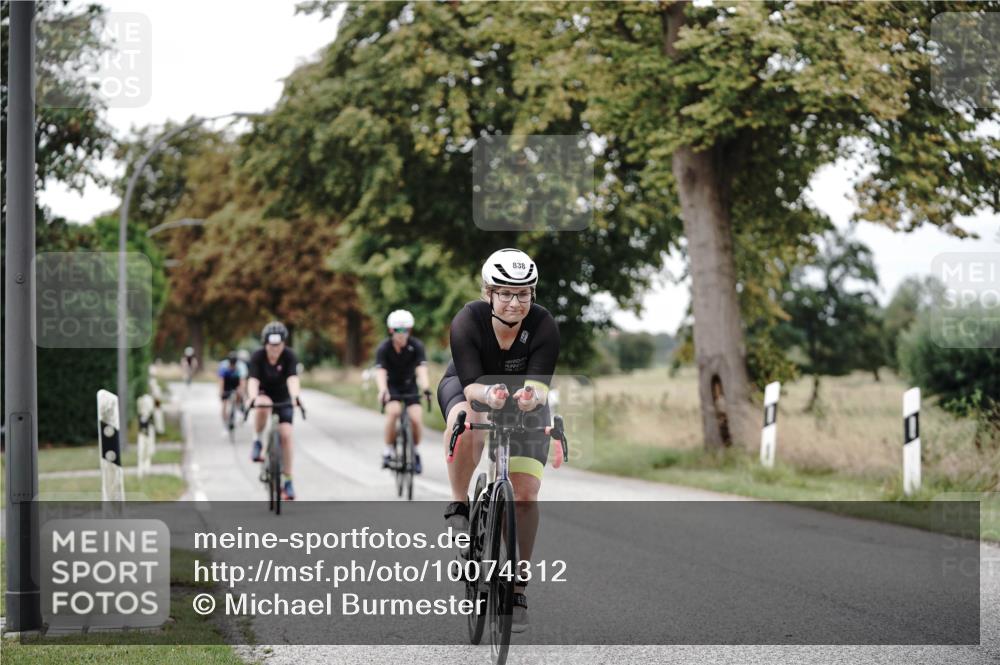 30.08.2026 - Elbe Triathlon Hamburg Michael Burmester http://msf.ph/oto/10074312 30.08.2026 10:46:46 Radfahren 797, 838, 925, 1058, 1154, 1227 meine-sportfotos.de