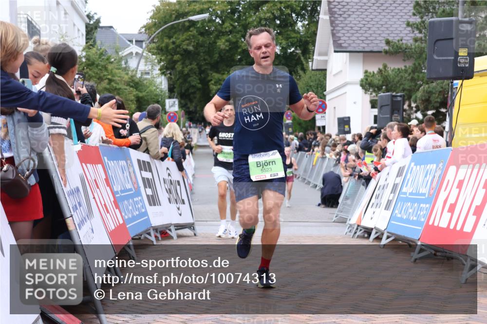 30.08.2026 - Blankeneser Heldenlauf Lena Gebhardt http://msf.ph/oto/10074313 30.08.2026 10:24:03 Ziel 5095, 5431, 5482, 5523, 5767 meine-sportfotos.de