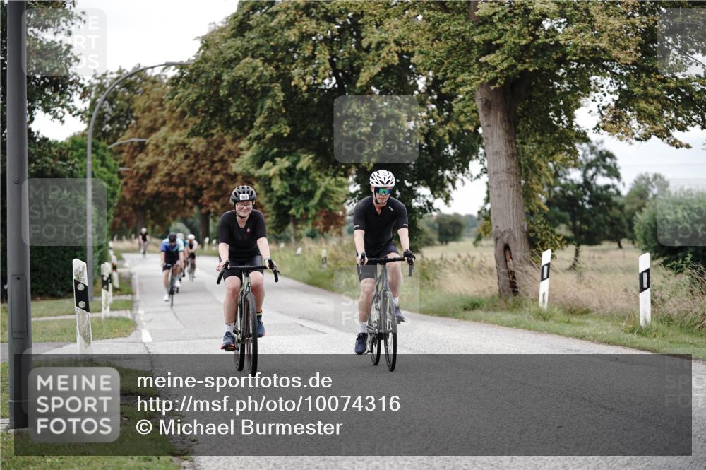 30.08.2026 - Elbe Triathlon Hamburg Michael Burmester http://msf.ph/oto/10074316 30.08.2026 10:46:47 Radfahren 797, 838, 925, 1058, 1154, 1227 meine-sportfotos.de