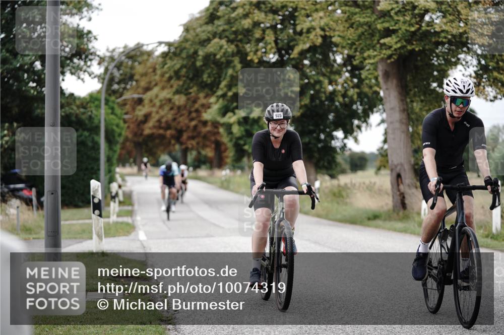 30.08.2026 - Elbe Triathlon Hamburg Michael Burmester http://msf.ph/oto/10074319 30.08.2026 10:46:48 Radfahren 797, 838, 925, 1058, 1154, 1227 meine-sportfotos.de