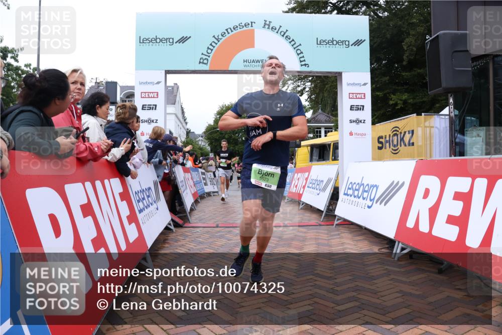 30.08.2026 - Blankeneser Heldenlauf Lena Gebhardt http://msf.ph/oto/10074325 30.08.2026 10:24:05 Ziel 5095, 5431, 5482, 5523 meine-sportfotos.de