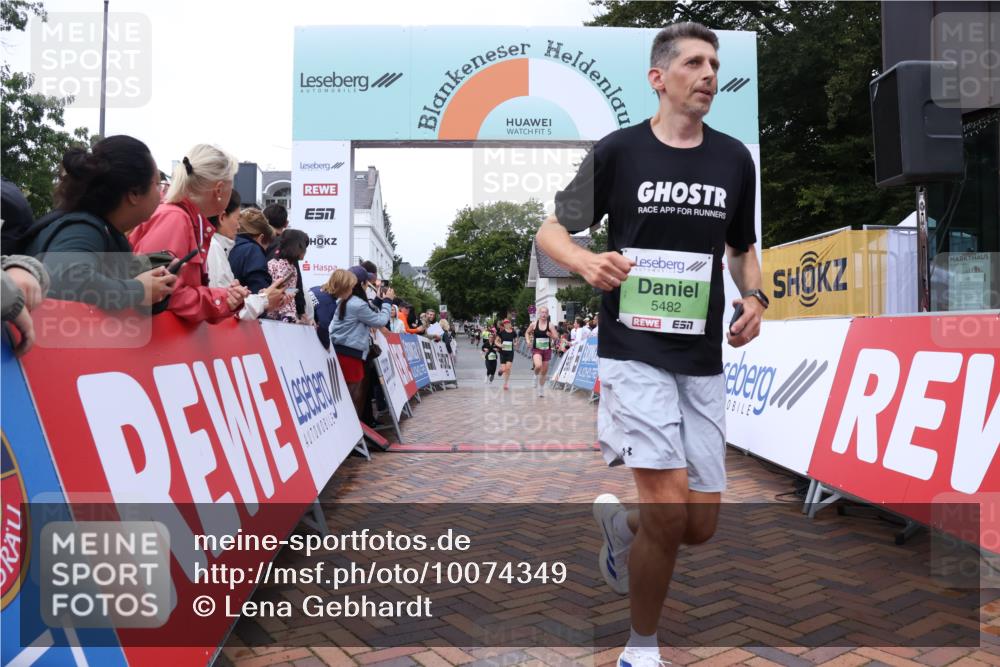 30.08.2026 - Blankeneser Heldenlauf Lena Gebhardt http://msf.ph/oto/10074349 30.08.2026 10:24:08 Ziel 5277, 5333, 5431, 5482, 5523 meine-sportfotos.de