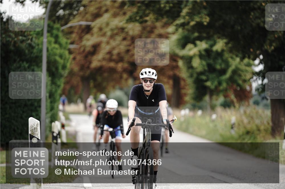 30.08.2026 - Elbe Triathlon Hamburg Michael Burmester http://msf.ph/oto/10074366 30.08.2026 10:47:26 Radfahren 854, 865, 939, 1040, 1111 meine-sportfotos.de