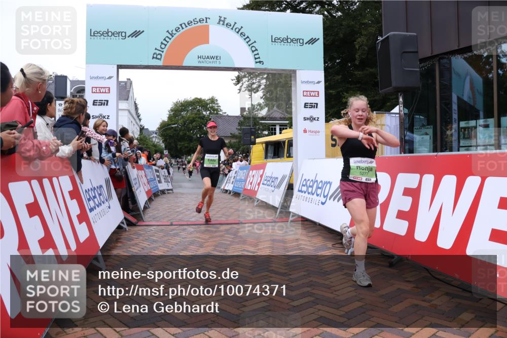 30.08.2026 - Blankeneser Heldenlauf Lena Gebhardt http://msf.ph/oto/10074371 30.08.2026 10:24:11 Ziel 5277, 5333, 5438, 5482, 5523 meine-sportfotos.de