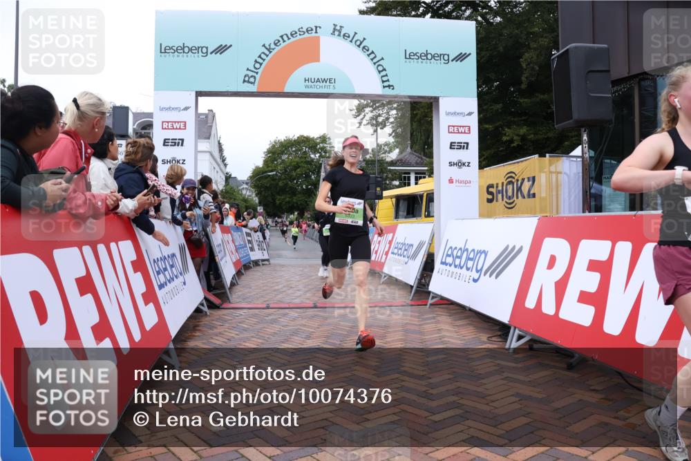 30.08.2026 - Blankeneser Heldenlauf Lena Gebhardt http://msf.ph/oto/10074376 30.08.2026 10:24:11 Ziel 5277, 5333, 5438, 5482, 5523 meine-sportfotos.de