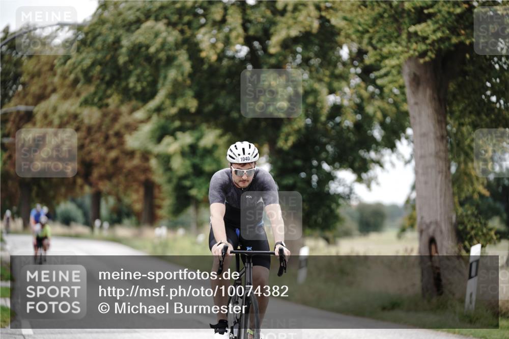 30.08.2026 - Elbe Triathlon Hamburg Michael Burmester http://msf.ph/oto/10074382 30.08.2026 10:47:32 Radfahren 939, 944, 1040, 1111 meine-sportfotos.de