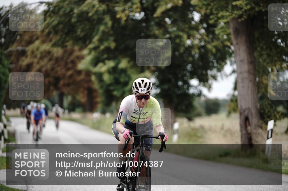 30.08.2026 - Elbe Triathlon Hamburg Michael Burmester http://msf.ph/oto/10074387 30.08.2026 10:47:37 Radfahren 944, 983, 1027, 1120, 1207 meine-sportfotos.de