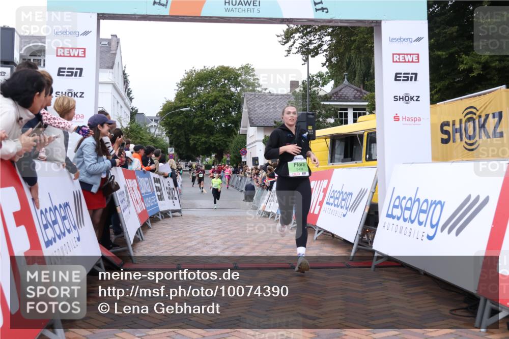 30.08.2026 - Blankeneser Heldenlauf Lena Gebhardt http://msf.ph/oto/10074390 30.08.2026 10:24:13 Ziel 5277, 5333, 5438, 5482 meine-sportfotos.de