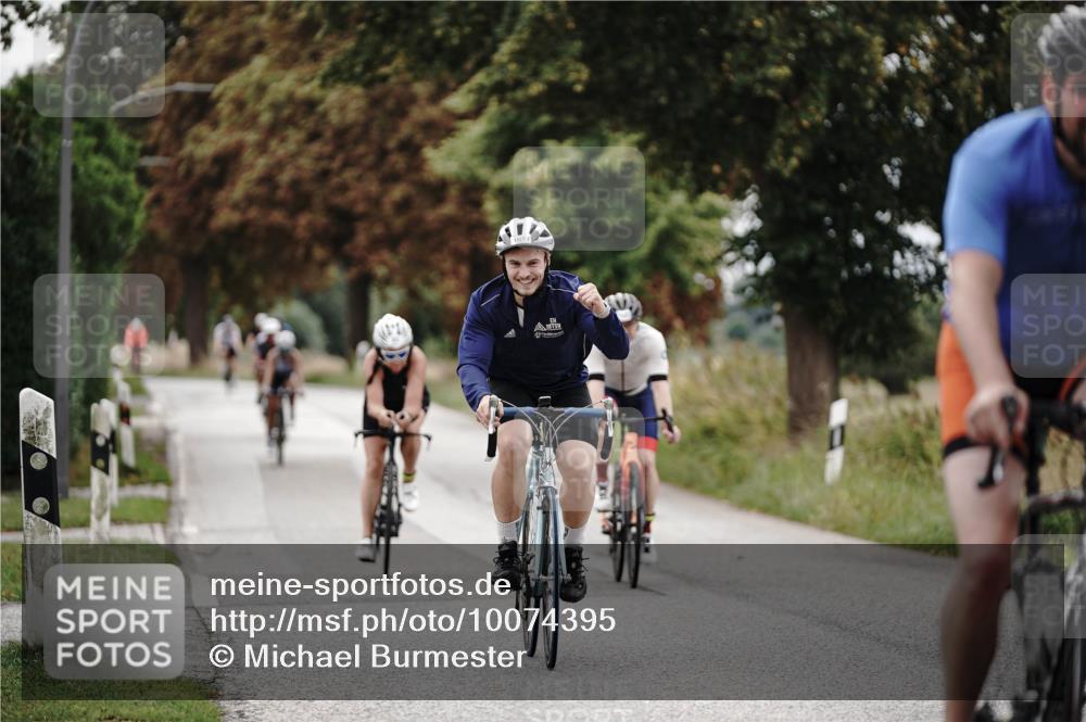 30.08.2026 - Elbe Triathlon Hamburg Michael Burmester http://msf.ph/oto/10074395 30.08.2026 10:47:41 Radfahren 808, 983, 1027, 1076, 1120, 1207 meine-sportfotos.de