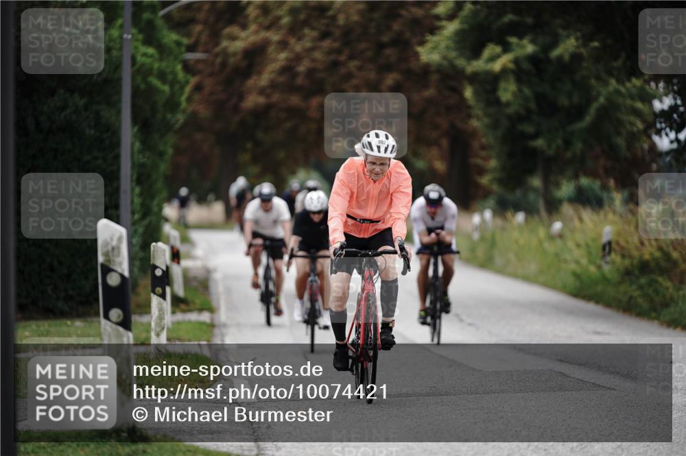 30.08.2026 - Elbe Triathlon Hamburg Michael Burmester http://msf.ph/oto/10074421 30.08.2026 10:47:57 Radfahren 954, 982, 1109, 1125, 1195, 1254, 1335 meine-sportfotos.de