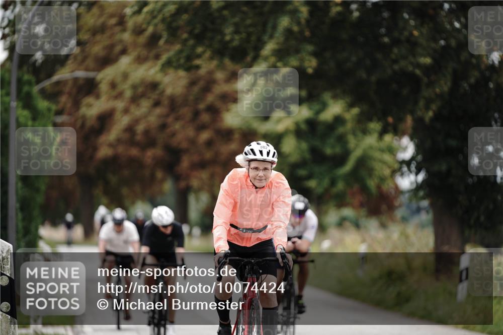 30.08.2026 - Elbe Triathlon Hamburg Michael Burmester http://msf.ph/oto/10074424 30.08.2026 10:47:58 Radfahren 858, 954, 982, 1109, 1125, 1195, 1254, 1335 meine-sportfotos.de