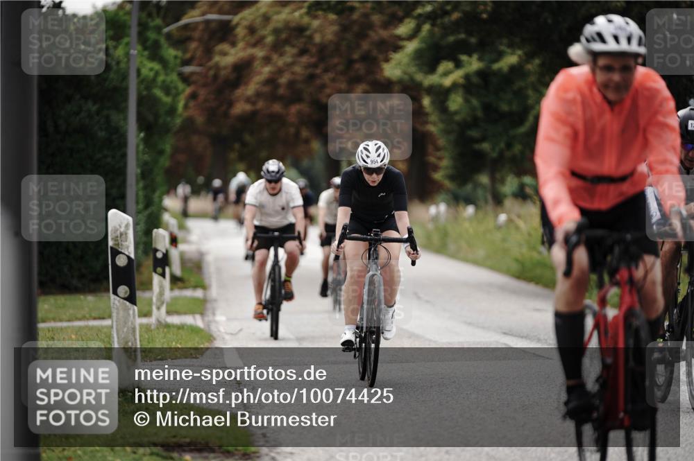 30.08.2026 - Elbe Triathlon Hamburg Michael Burmester http://msf.ph/oto/10074425 30.08.2026 10:47:59 Radfahren 858, 954, 982, 1109, 1125, 1195, 1254 meine-sportfotos.de