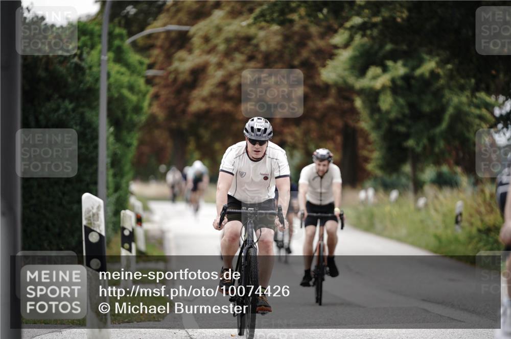 30.08.2026 - Elbe Triathlon Hamburg Michael Burmester http://msf.ph/oto/10074426 30.08.2026 10:48:01 Radfahren 858, 954, 982, 1035, 1109, 1125, 1195, 1254 meine-sportfotos.de