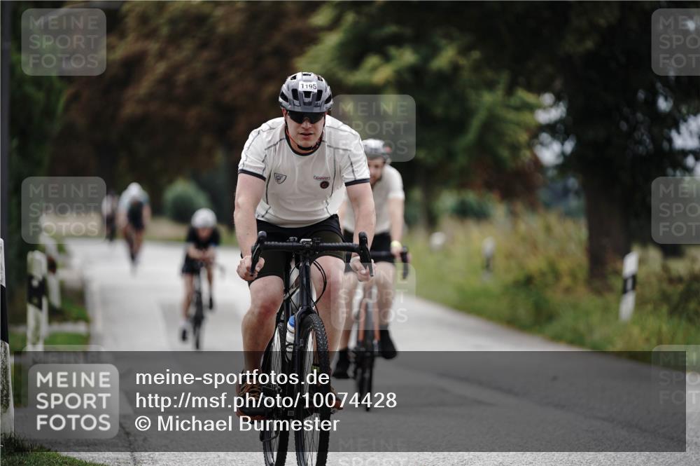 30.08.2026 - Elbe Triathlon Hamburg Michael Burmester http://msf.ph/oto/10074428 30.08.2026 10:48:01 Radfahren 858, 954, 982, 1035, 1109, 1125, 1195, 1254 meine-sportfotos.de