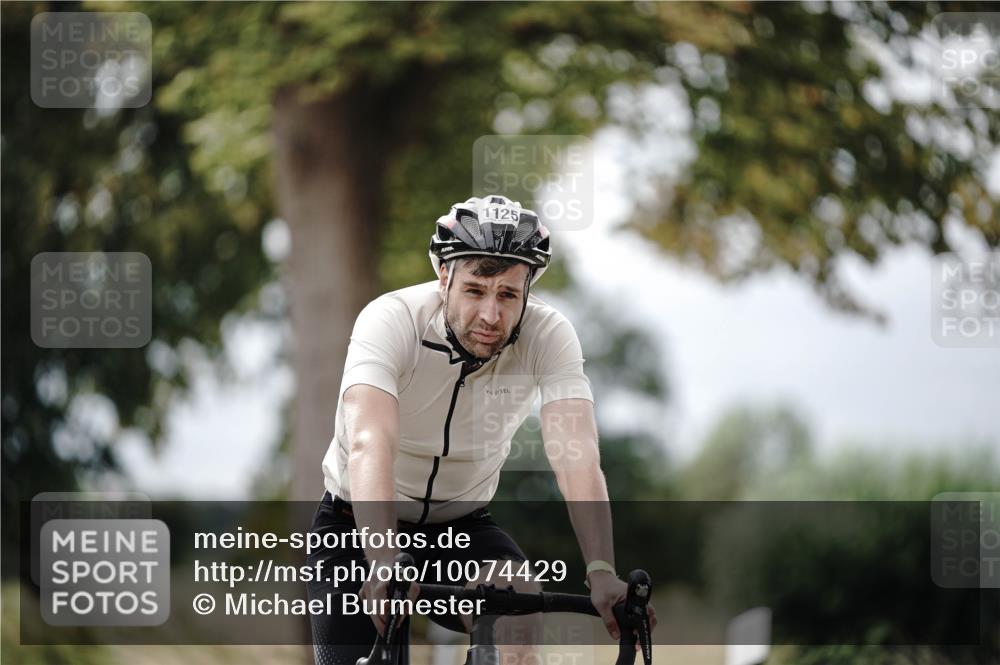 30.08.2026 - Elbe Triathlon Hamburg Michael Burmester http://msf.ph/oto/10074429 30.08.2026 10:48:03 Radfahren 858, 954, 1035, 1109, 1125, 1195 meine-sportfotos.de