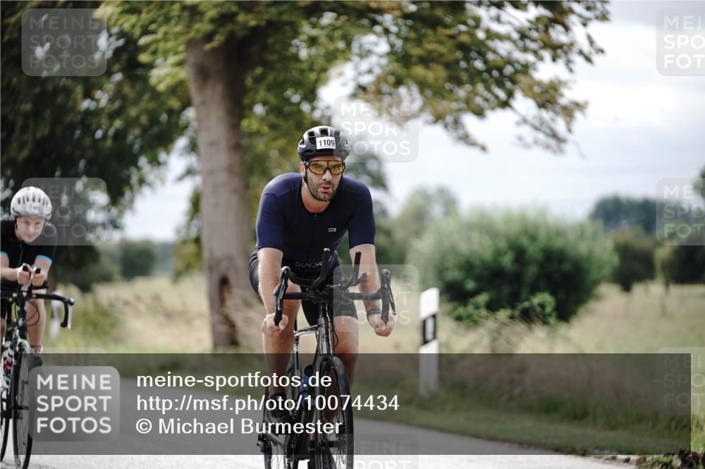 30.08.2026 - Elbe Triathlon Hamburg Michael Burmester http://msf.ph/oto/10074434 30.08.2026 10:48:05 Radfahren 858, 1035, 1109, 1125, 1195 meine-sportfotos.de