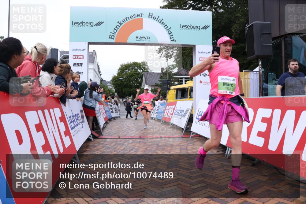 30.08.2026 - Blankeneser Heldenlauf Lena Gebhardt http://msf.ph/oto/10074489 30.08.2026 10:24:24 Ziel 5405, 5445, 5456, 5457, 5521, 5522, 5689 meine-sportfotos.de