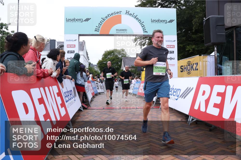 30.08.2026 - Blankeneser Heldenlauf Lena Gebhardt http://msf.ph/oto/10074564 30.08.2026 10:24:34 Ziel 5008, 5137, 5309, 5445 meine-sportfotos.de