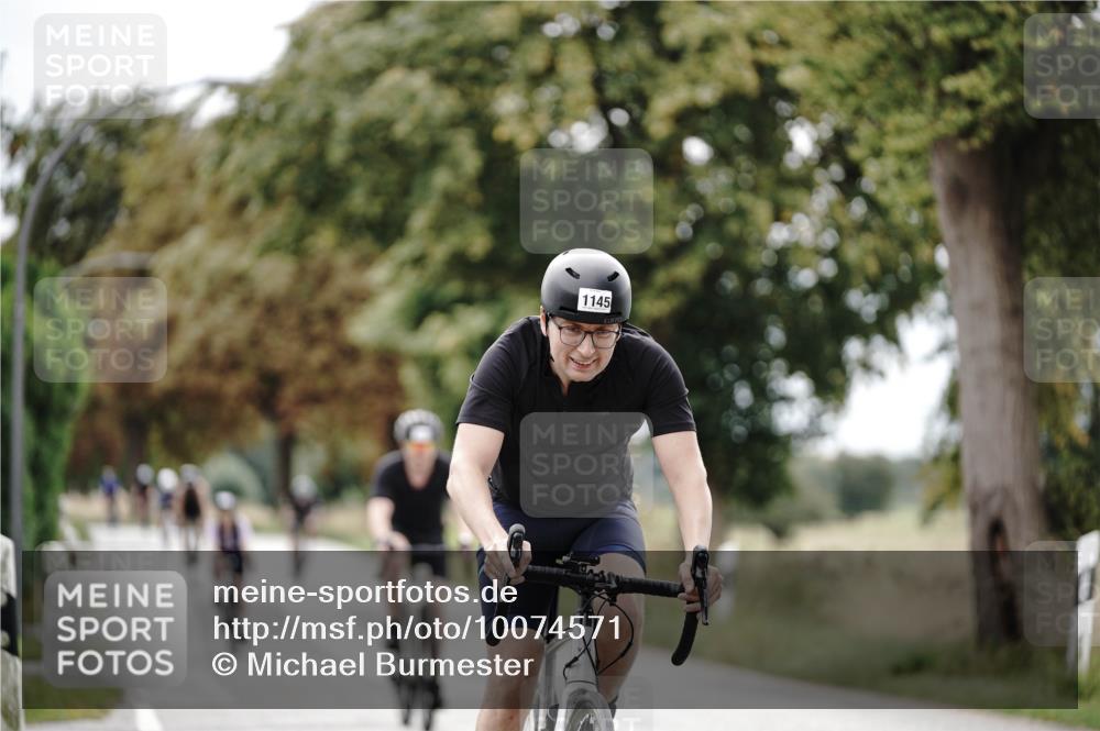 30.08.2026 - Elbe Triathlon Hamburg Michael Burmester http://msf.ph/oto/10074571 30.08.2026 10:50:17 Radfahren 833, 1006, 1145, 1346, 1621 meine-sportfotos.de