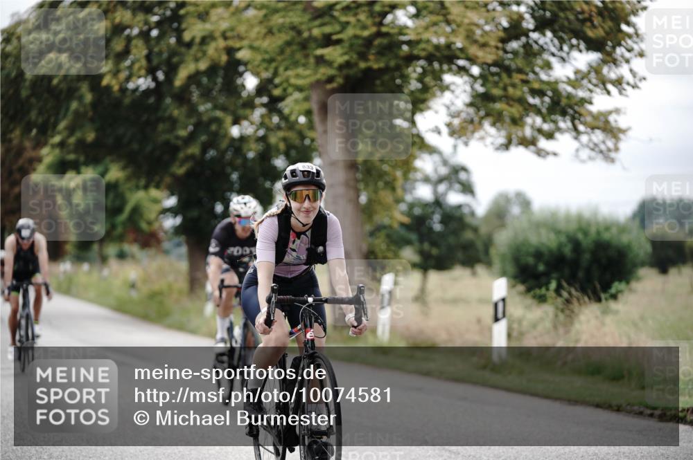 30.08.2026 - Elbe Triathlon Hamburg Michael Burmester http://msf.ph/oto/10074581 30.08.2026 10:50:21 Radfahren 803, 833, 1006, 1204, 1346, 1621 meine-sportfotos.de